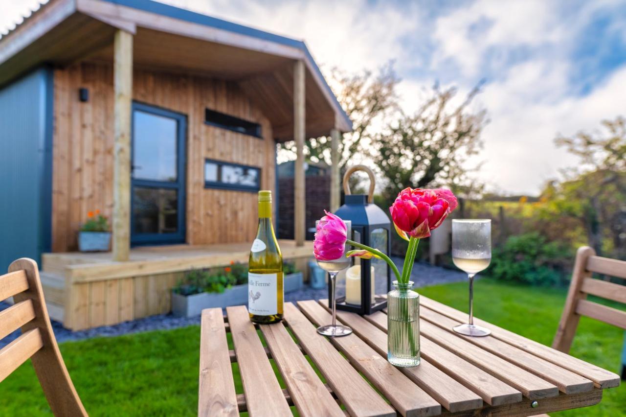 Luxury Glamping Cabin With Outdoor Bath On Cornish Flower Farm Truro Exterior photo