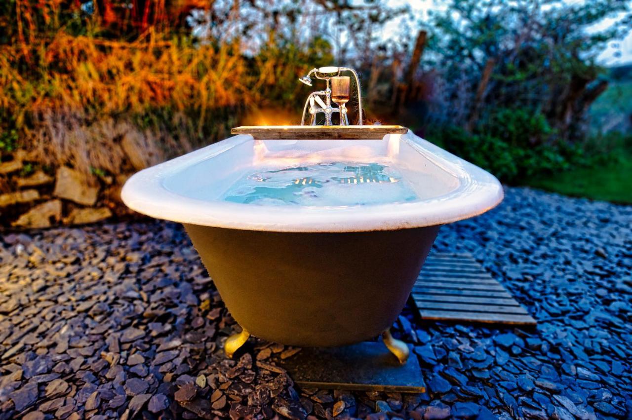Luxury Glamping Cabin With Outdoor Bath On Cornish Flower Farm Truro Exterior photo